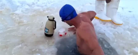 ویدیوی وایرال‌شده از «مرد یخی آذربایجان»؛ شنای ابوالفضل عابدی در آب‌های یخ‌زده