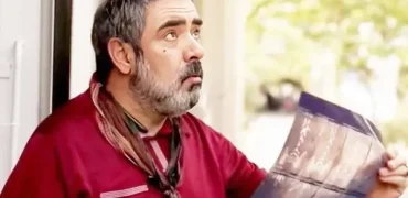 سکانس بامزه «اسباب زحمت» با بازی حسن معجونی؛ ترک سیگار با چوب‌شور + ویدیو