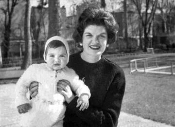 کریستین امان‌پور و مادرش