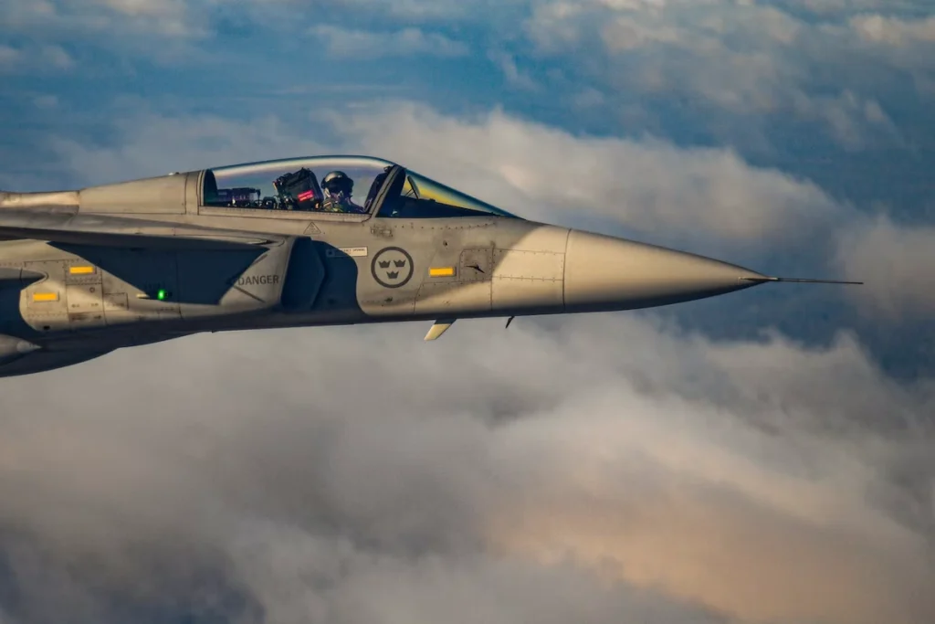 چرا کانادا قصد دارد جنگنده سوئدی JAS 39 Gripen E را جایگزین F-35 آمریکایی کند؟