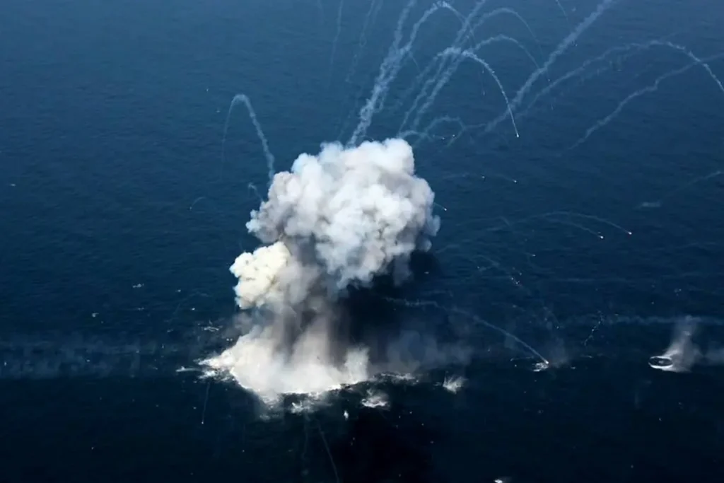 حاشیه عجیب در رزمایش تنگه هرمز؛ محو صورت فرماندهان و جاماندن نام آنها در تصاویر