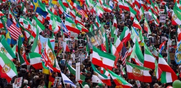 روایت روزنامه جوان از تجمع مونیخ؛ افراد غیرایرانی با وعده غذای رایگان آمده بودند