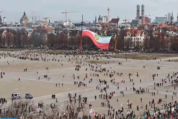 روایت عجیب روزنامه جوان از تجمع مونیخ؛ با وعده غذای رایگان آمدند