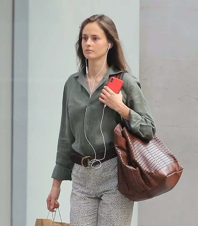 کارینا شولیاک دوست‌دختر جفری اپستین