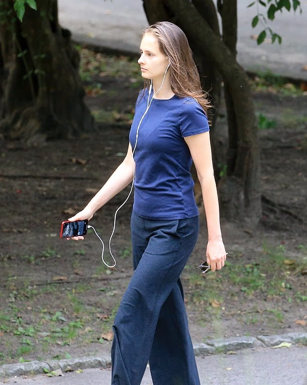 کارینا شولیاک دوستدختر جفری اپستین