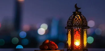 آیا فرو بردن آب دهان روزه فرد را باطل می‌کند؟