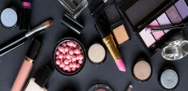 آیا آرایش کردن باعث باطل شدن روزه فرد می‌شود؟