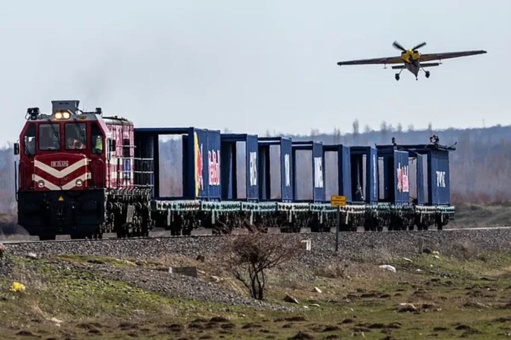plane-lands-on-a-moving-train-2-1024x683.webp
