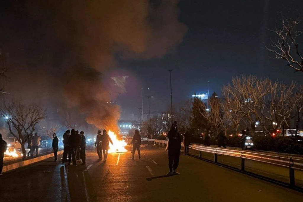 نماینده وزیر اقتصاد برخی از جانباختگان حوادث دی را «اولاد ناصالح، اراذل و اوباش» خواند