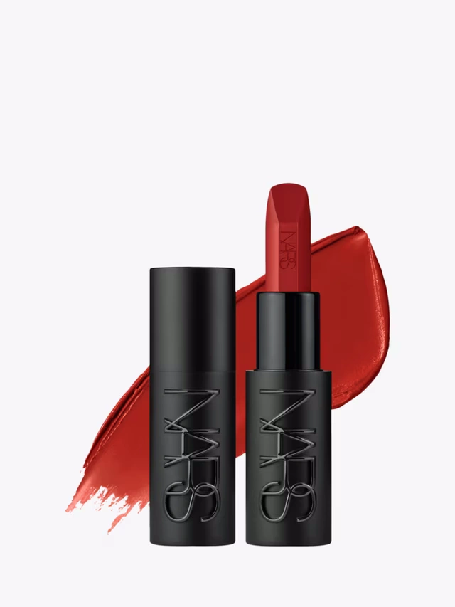 رژ لب قرمز نارس