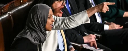 مشاجره دونالد ترامپ و ایلهان عمر در کنگره؛ دو طرف یکدیگر را «شرم‌آور» خواندند