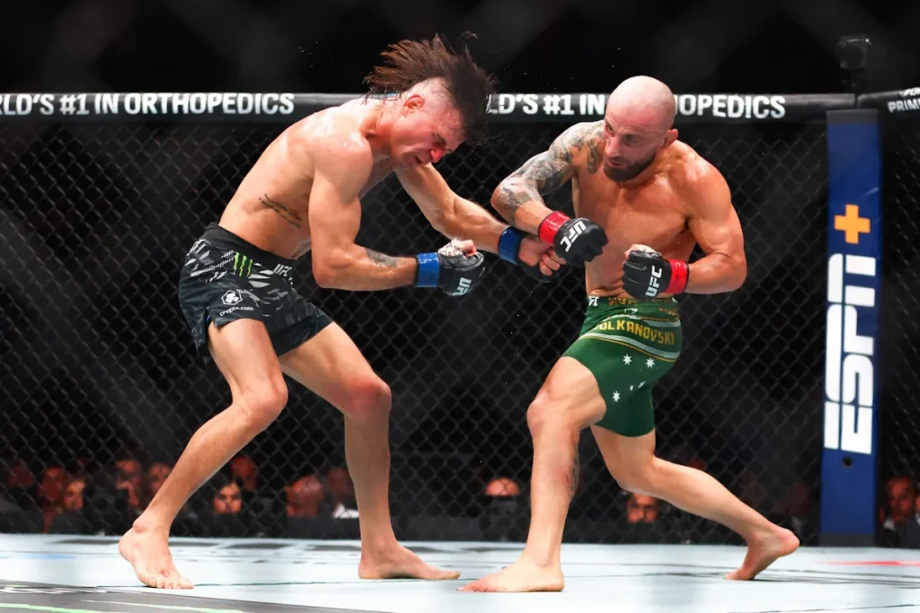 الکساندر وولکانوفسکی و دیگو لوپز در ufc325