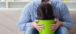 آیا استفراغ کردن باعث باطل شدن روزه فرد می‌شود؟