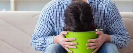 آیا استفراغ کردن باعث باطل شدن روزه فرد می‌شود؟