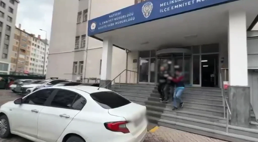 سرقت در ترکیه از جواهرفروشی با الاغ-۲