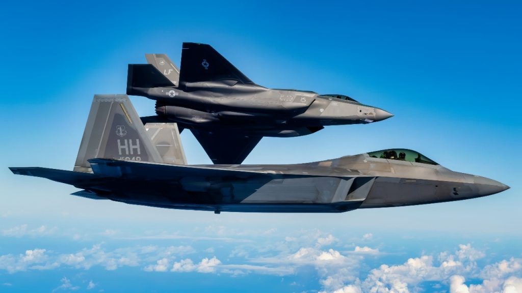 F-22 و F-35