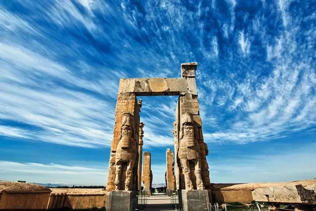 حافظیه، سعدیه و تخت‌جمشید به علت شرایط جنگی برای نوروز ۱۴۰۵ تعطیل است!
