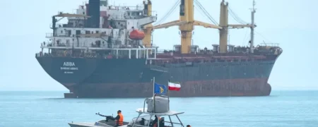 دیپلمات بازنشسته: تا فرصت هست ایران باید از اهرم فشار تنگه هرمز برای مذاکره استفاده کند