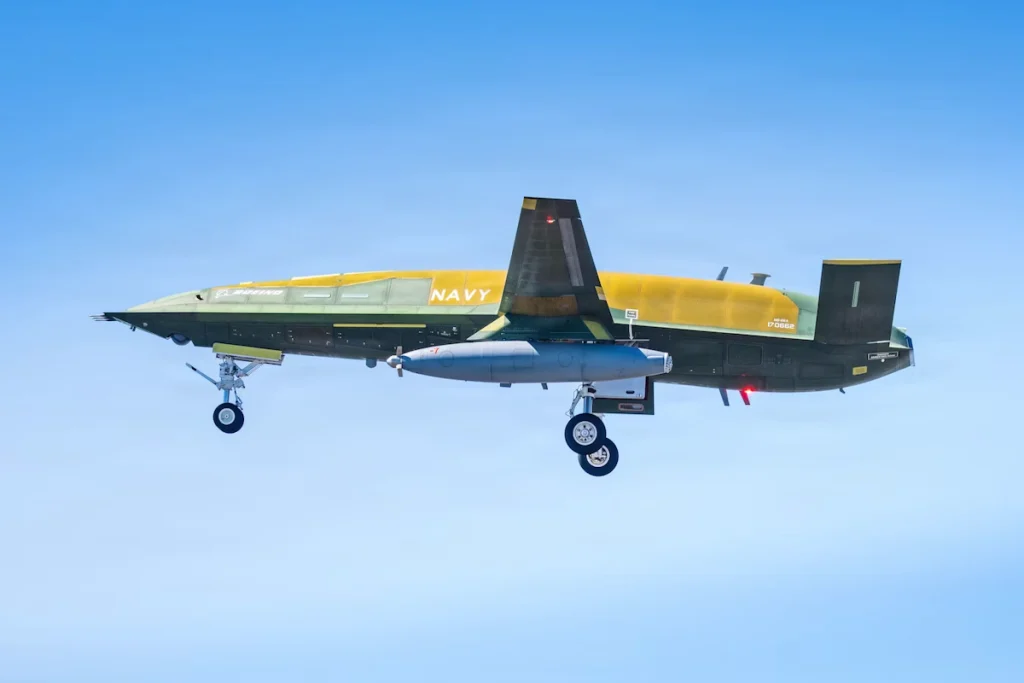 پهپاد سوخت‌رسان MQ-25A Stingray اولین پرواز عملیاتی خود را با موفقیت انجام داد + ویدیو