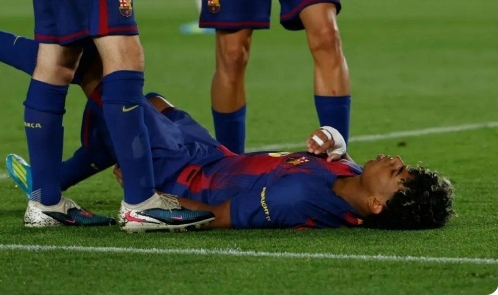 لامینه یامال پس از مصدومیت و انتشار عکس جنجالی خود به «عدم حرفه‌ای‌گری» متهم شد