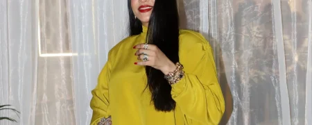 ریحانا با استایل خردلی از لاین جدید برند زیبایی خود در هند رونمایی کرد
