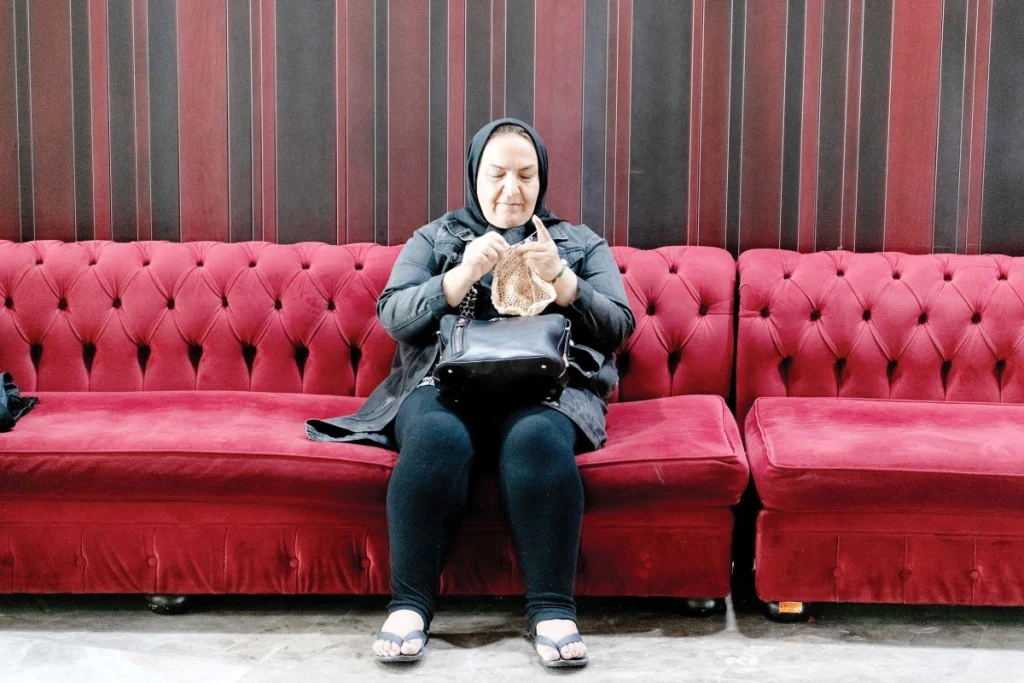 زندگی در هتل به‌جای خانه؛ روایت «شرق» از بلاتکلیفی جنگ‌زدگان تهران