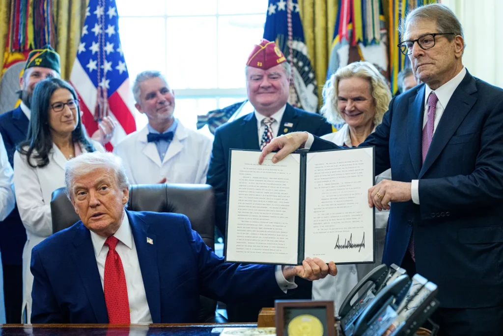 دونالد ترامپ با یک تصمیم جنجالی محدودیت‌های ماری‌جوآنا در آمریکا را کاهش داد