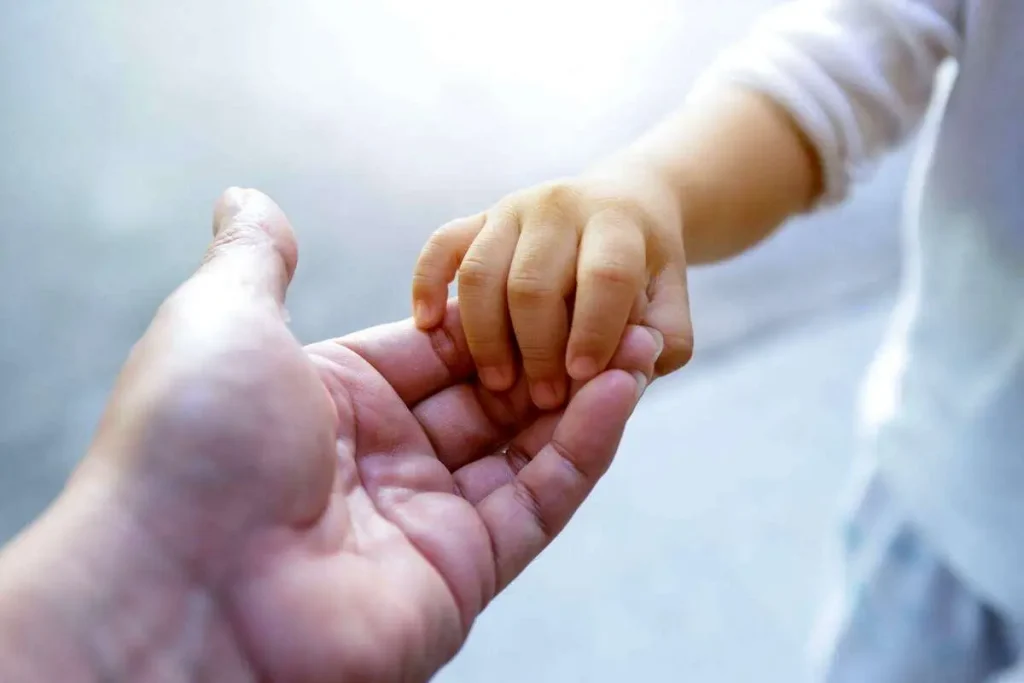 زنان مجرد چگونه می‌توانند کودک به سرپرستی بگیرند؟