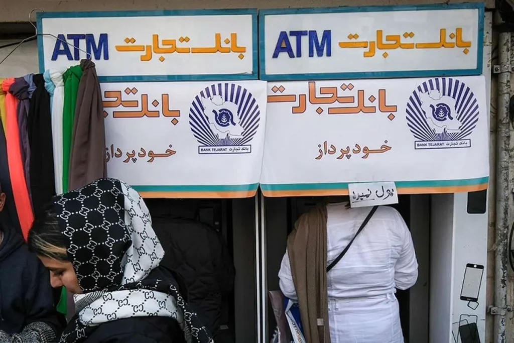 اختلال در خدمات کارت چند بانک کشور؛ علت قطع کارت‌های بانکی چیست؟