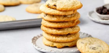 طرز تهیه شیرینی کشمشی خانگی؛ ترد و بازاری به روش قنادی