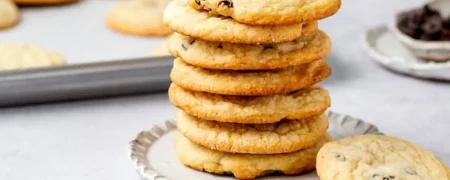 طرز تهیه شیرینی کشمشی خانگی؛ ترد و بازاری به روش قنادی