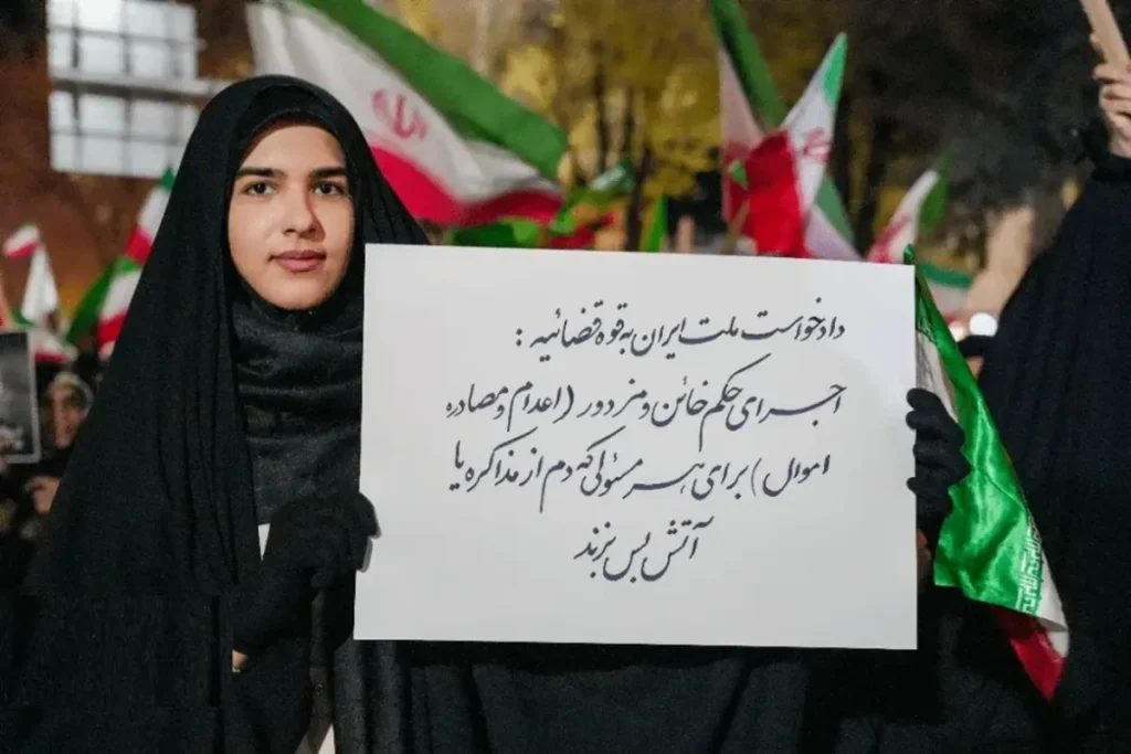 حمله تند روزنامه جمهوری اسلامی به مخالفان مذاکره: به جای شعار، به میدان جنگ بروید