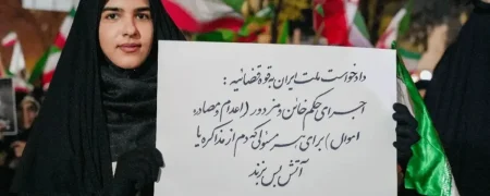 حمله تند روزنامه جمهوری اسلامی به مخالفان مذاکره: به جای شعار، به میدان جنگ بروید