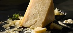 پنیر پارمزان؛ خوراکی غافلگیرکننده‌ای که پروتئین بیشتری از تخم‌مرغ و ماست دارد