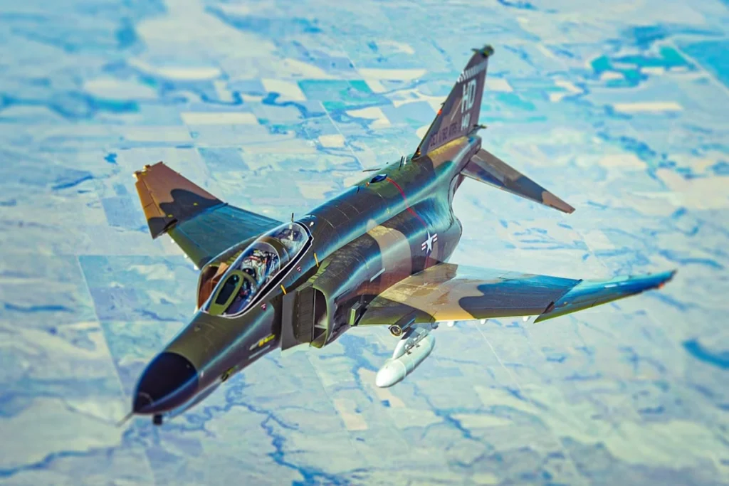چگونه F-4 Phantom II هوانوردی دریایی را پیش از معرفی F-14 و F-18 تغییر داد؟