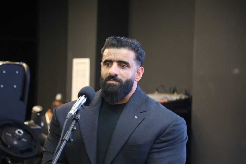استوری هادی چوپان خطاب به سلبریتی‌ها: «برای دیده‌شدن روسری از سر ناموسم برنداشتم»