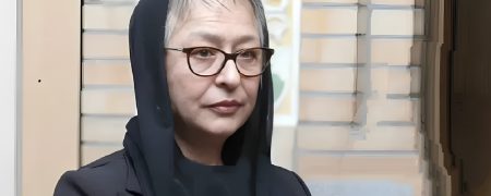 واکنش تند آزیتا حاجیان به سلفی بگیران در مراسم اکبر عبدی + روزیاتو