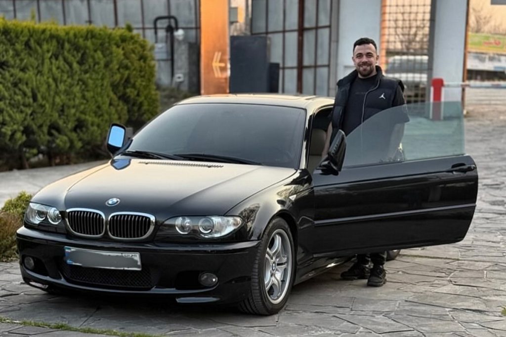 سبک زندگی لاکچری پسر سرمربی تیم ملی؛ تصاویر هوتن قلعه‌نویی با بی‌ام‌و و موتور سنگین