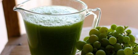 چگونه آبغوره بگیریم؟ آموزش کامل تهیه آبغوره خانگی شفاف و خوش‌طعم