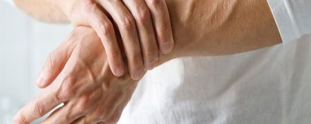سندرم دکرون چیست؟ از بررسی علائم و علل بروز بیماری تا نحوه تشخیص و روش‌های درمان