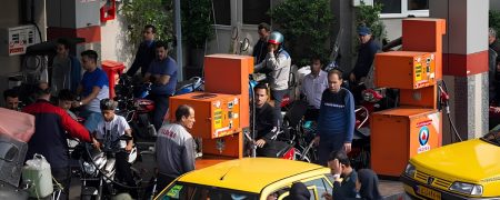شلوغی‌های پمپ‌بنزین‌ در تهران؛ دولت کدام سناریو را برای کمبود سوخت اجرا کرد؟