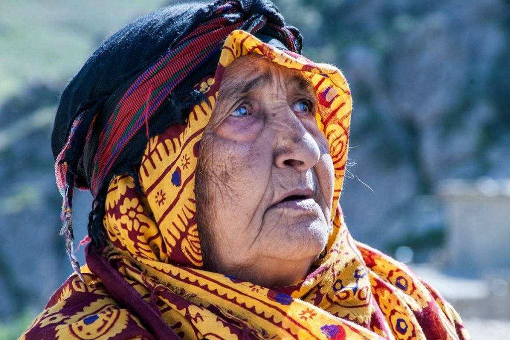 لباس یک میلیارد تومانی کرمانج‌های خراسان؛ چرا این پوشش سنتی تا این اندازه گران است؟