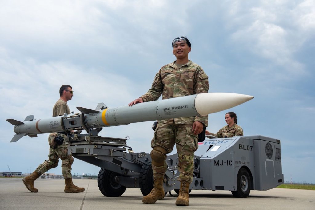 قرارداد ۲۱ میلیارد دلاری Raytheon تولید موشک AMRAAM را سالانه دو برابر می‌کند