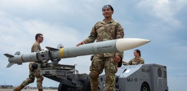 قرارداد ۲۱ میلیارد دلاری Raytheon تولید موشک AMRAAM را سالانه دو برابر می‌کند