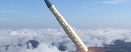 موشک هسته‌ای LGM-35A Sentinel برای اولین بار به صورت عمودی مونتاژ شد
