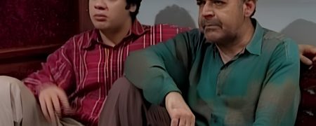 خیابان‌گردی علی صادقی با ماشین آقا ماشاالله در سریال «خانه به دوش» + ویدیو