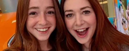 شباهت باورنکردنی دختر ۱۷ ساله ستاره American Pie به مادرش کاربران را شگفت‌زده کرد