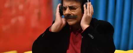علیرضا افتخاری قطعه «بردی از یادم» دلکش و ویگن را بازخوانی کرد + ویدیو