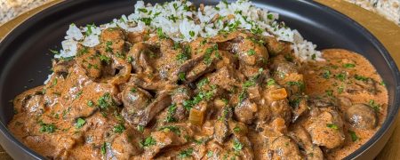 بیف استراگانف با سس قارچ؛ دستور رستورانی و آسان