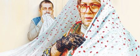 انتقاد تند روزنامه خراسان از شوخی‌های جنسی فیلم «خانوم والده» و هشدار به خانواده‌ها